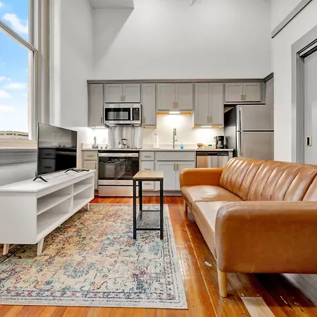 Bright And Modern Studio In Louisville # 305